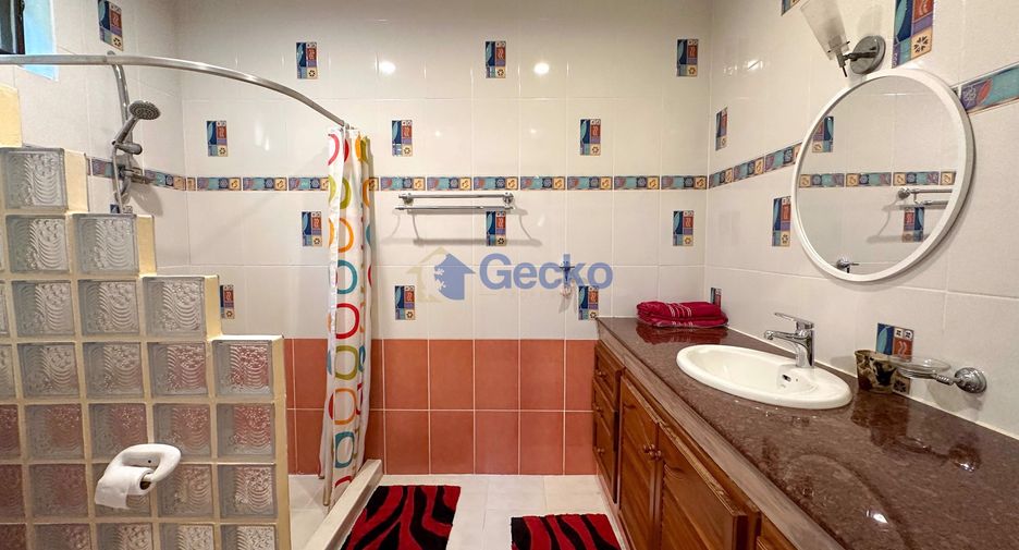 For sale 4 bedrooms house in East Pattaya, Pattaya