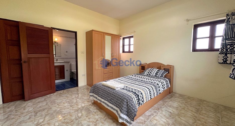 For sale 4 bedrooms house in East Pattaya, Pattaya