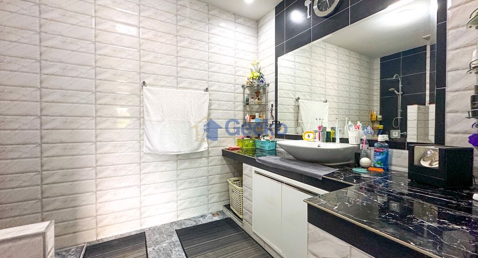 Haus zum Kauf mit 5 Zimmer in Sattahip, Chonburi
