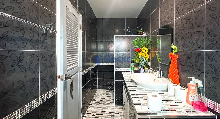 Haus zum Kauf mit 5 Zimmer in Sattahip, Chonburi