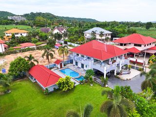 For sale 5 bedrooms house in Bang Saray, Pattaya