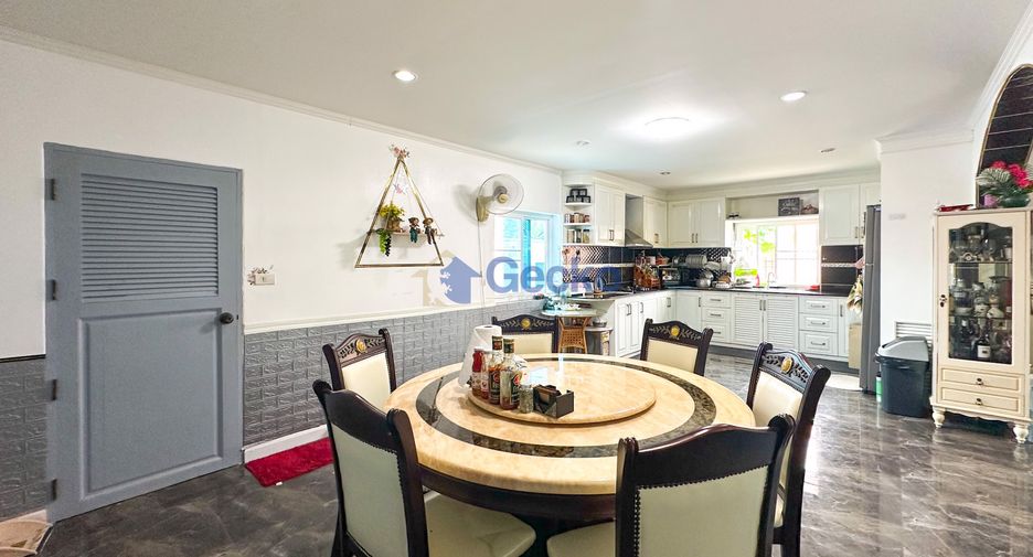 Haus zum Kauf mit 5 Zimmer in Sattahip, Chonburi