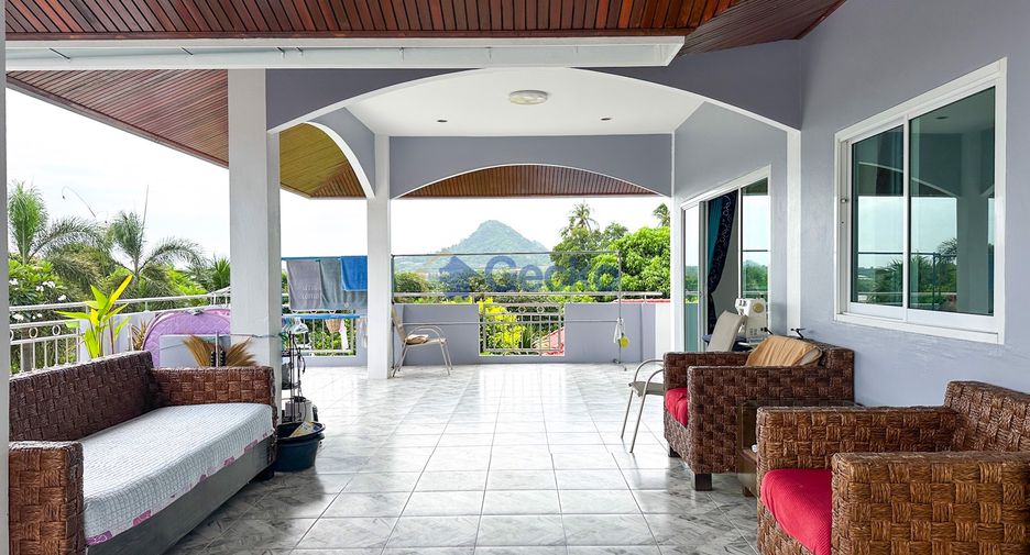 Haus zum Kauf mit 5 Zimmer in Sattahip, Chonburi