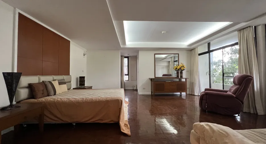 For rent 3 bedrooms condo in Khlong Toei, Bangkok
