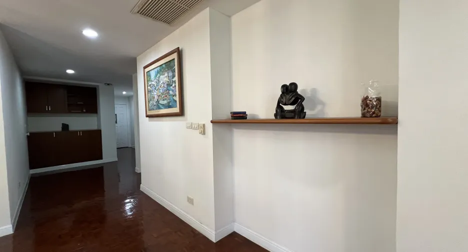 For rent 3 bedrooms condo in Khlong Toei, Bangkok