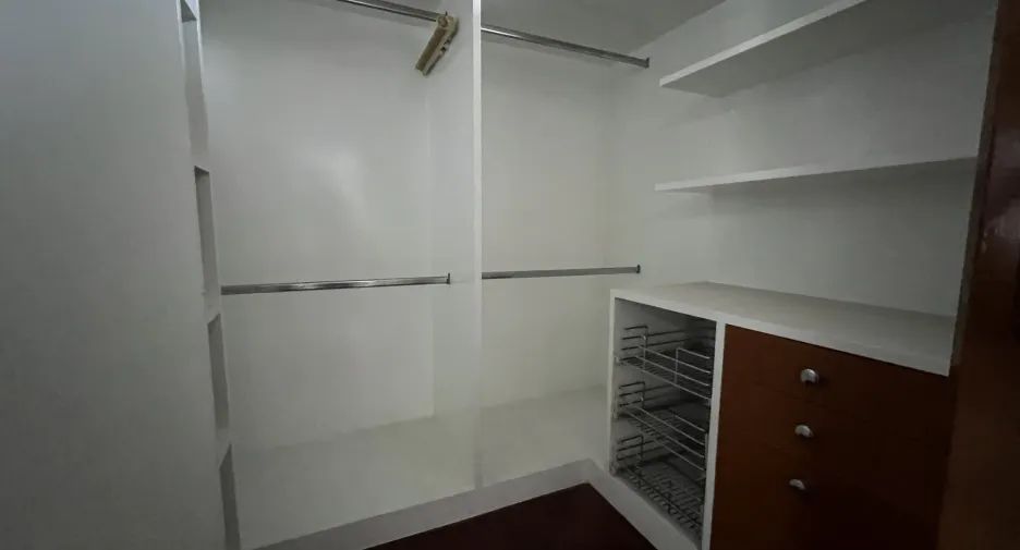 For rent 3 bedrooms condo in Khlong Toei, Bangkok