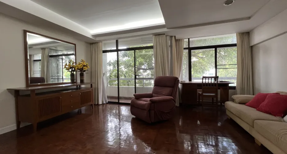 For rent 3 bedrooms condo in Khlong Toei, Bangkok