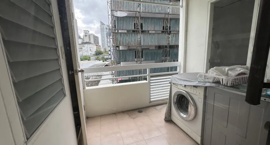 For rent 3 bedrooms condo in Khlong Toei, Bangkok