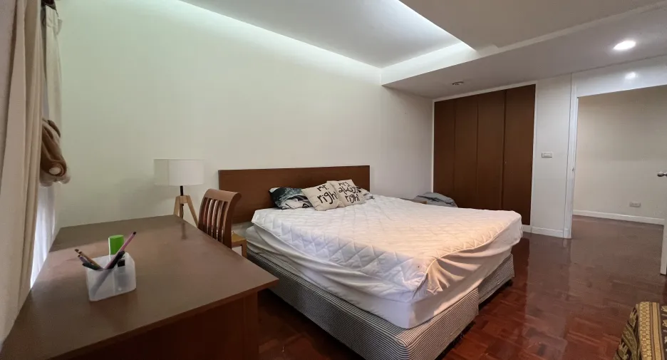 For rent 3 bedrooms condo in Khlong Toei, Bangkok
