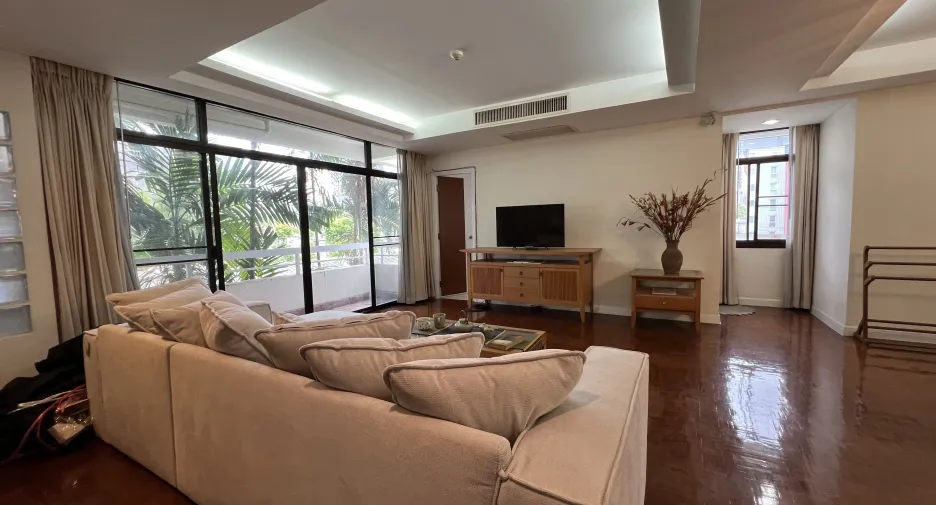 For rent 3 bedrooms condo in Khlong Toei, Bangkok