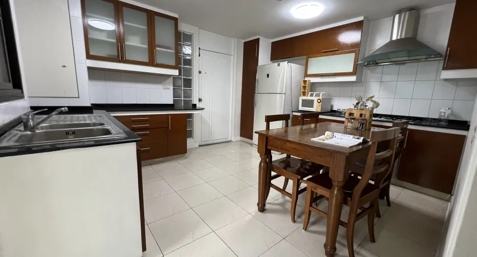 For rent 3 bedrooms condo in Khlong Toei, Bangkok
