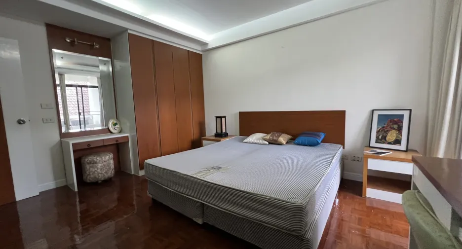 For rent 3 bedrooms condo in Khlong Toei, Bangkok