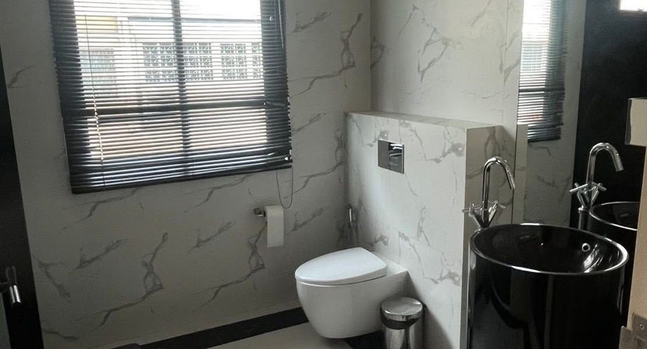 For rent 3 bedrooms house in Watthana, Bangkok
