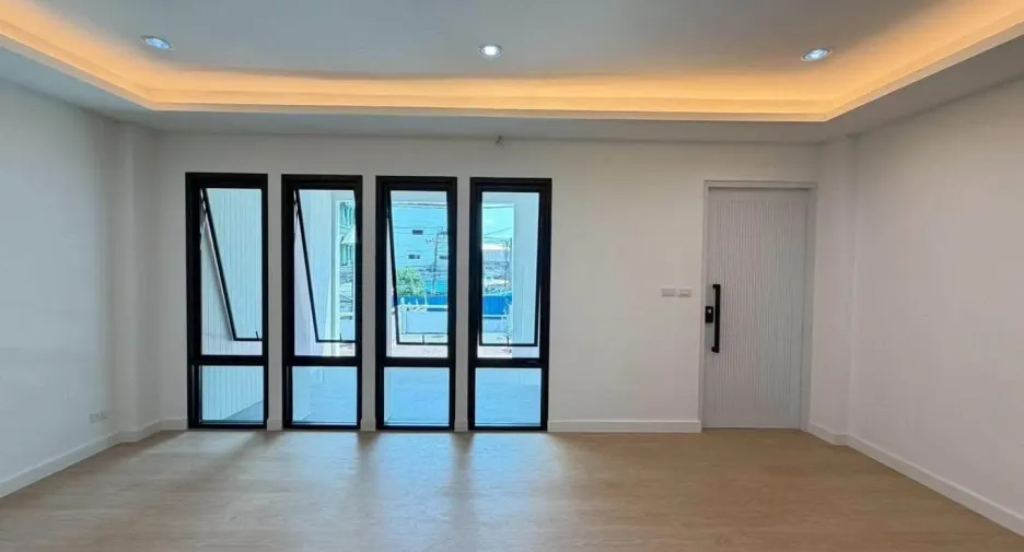 Reihenhaus zum Kauf mit 4 Zimmer in Watthana, Bangkok