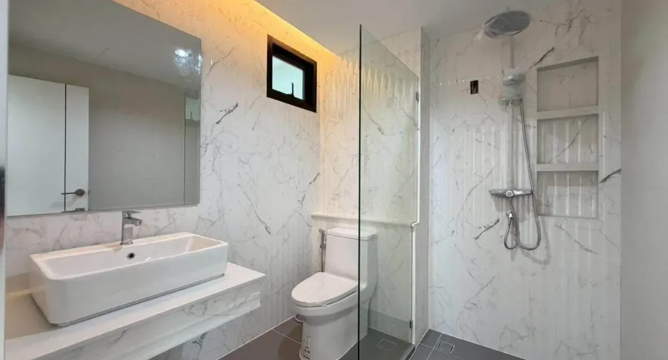 Reihenhaus zum Kauf mit 4 Zimmer in Watthana, Bangkok