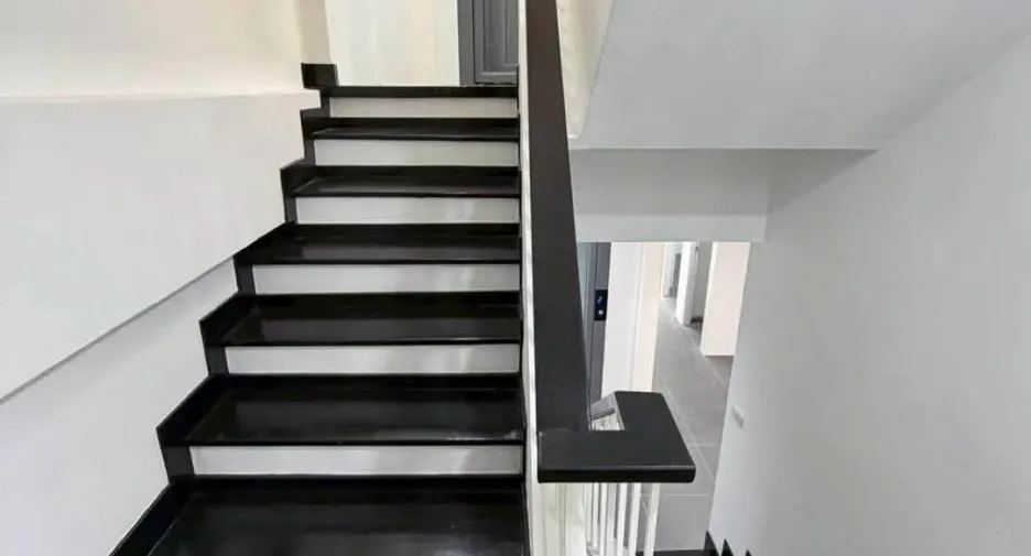 Reihenhaus zum Kauf mit 4 Zimmer in Watthana, Bangkok