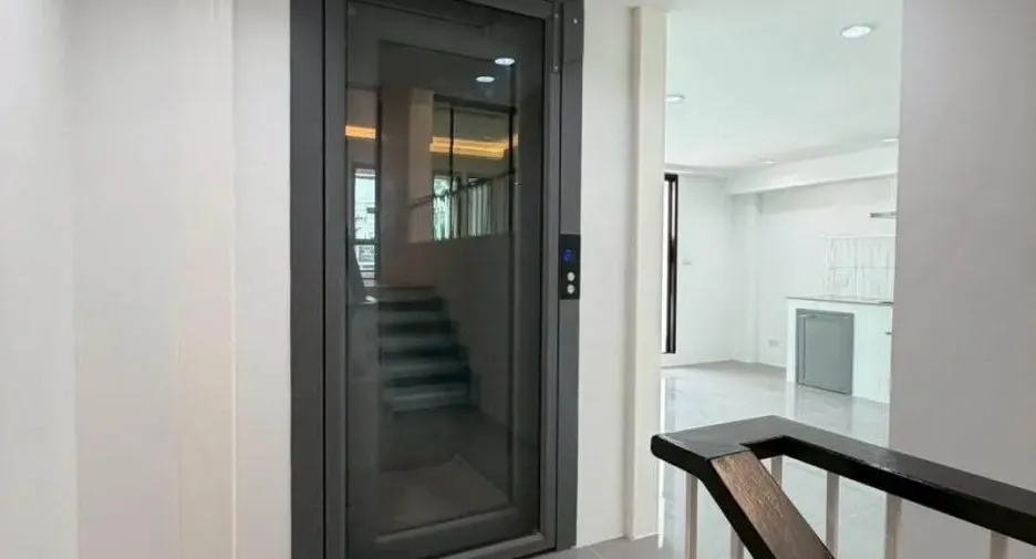 Reihenhaus zum Kauf mit 4 Zimmer in Watthana, Bangkok