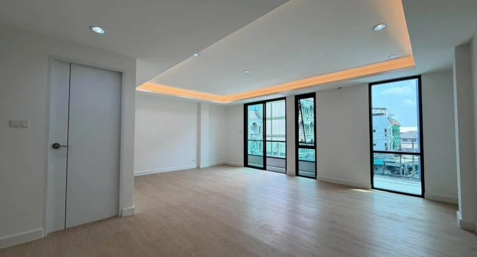 Reihenhaus zum Kauf mit 4 Zimmer in Watthana, Bangkok
