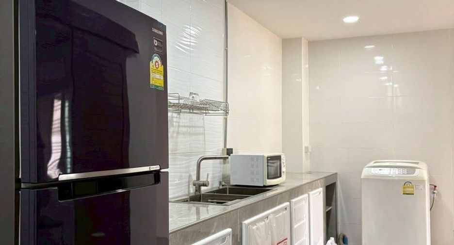 Reihenhaus zur Miete mit 2 Zimmer in Phra Khanong, Bangkok