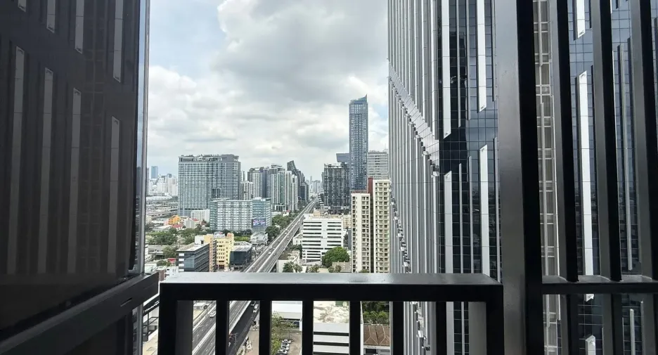 For rent studio condo in Huai Khwang, Bangkok