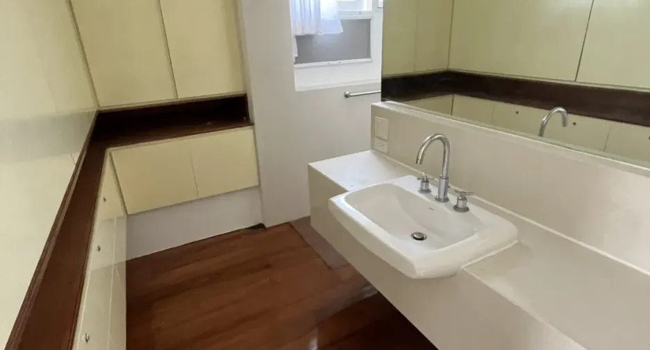 For rent 3 bedrooms apartment in Khlong Toei, Bangkok