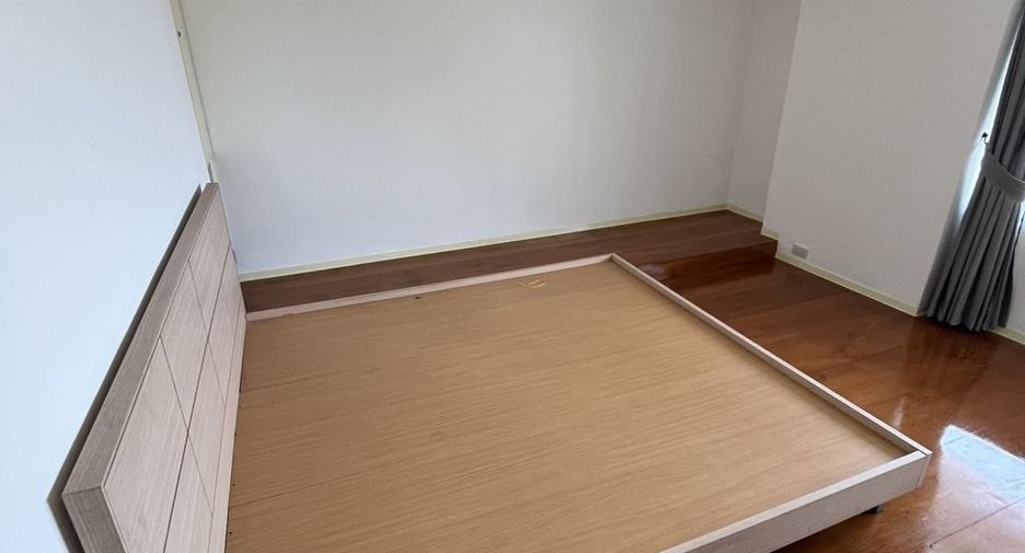 Apartamento en alquiler de 3 habitaciones en Khlong Toei, Bangkok
