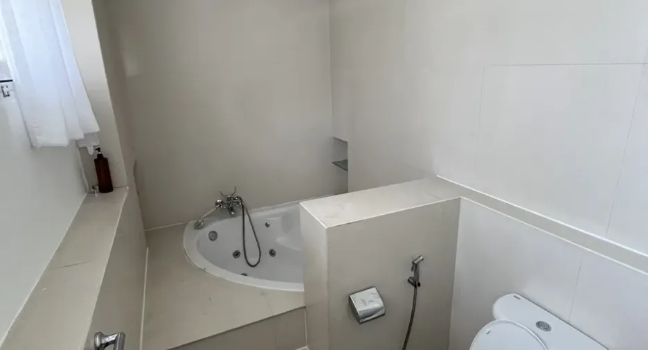 For rent 3 bedrooms apartment in Khlong Toei, Bangkok