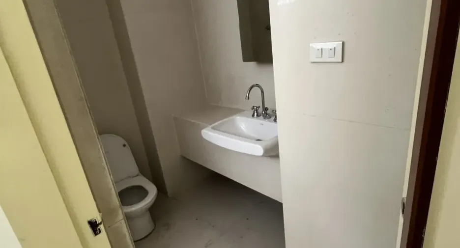 For rent 3 bedrooms apartment in Khlong Toei, Bangkok