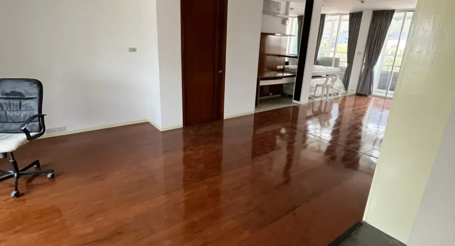 For rent 3 bedrooms apartment in Khlong Toei, Bangkok