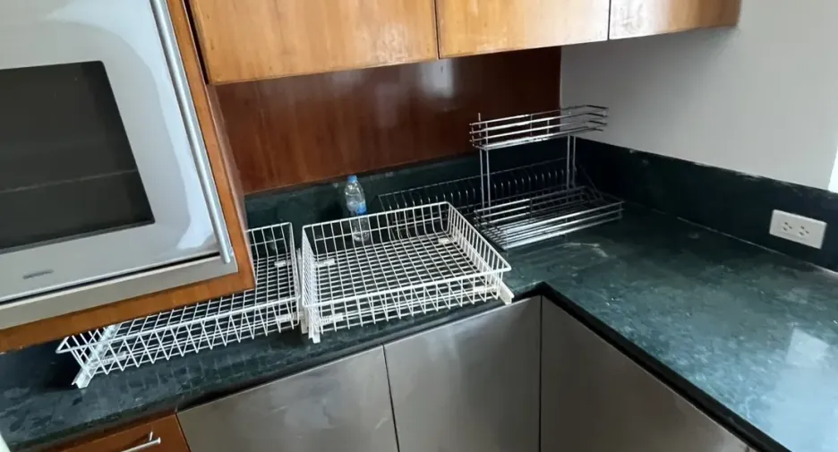 For rent 3 bedrooms apartment in Khlong Toei, Bangkok