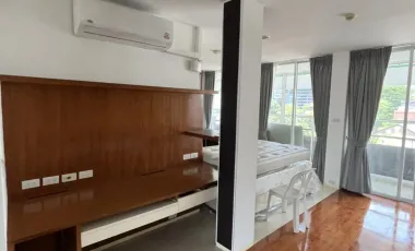 For rent 3 bedrooms apartment in Khlong Toei, Bangkok