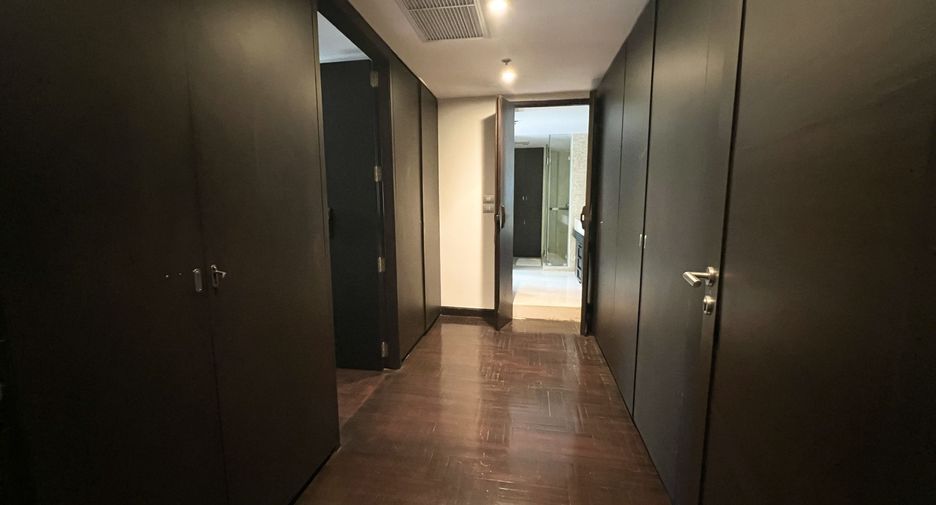 For sale 2 bedrooms condo in Watthana, Bangkok