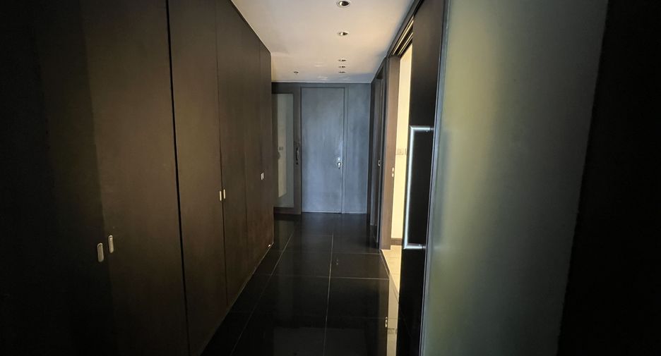 For sale 2 bedrooms condo in Watthana, Bangkok