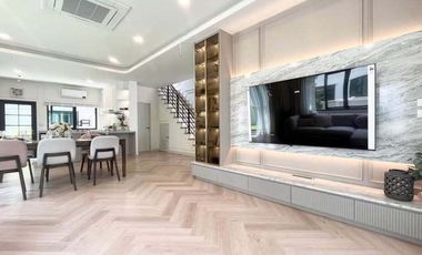Casa en alquiler de 4 habitaciones en Bang Phli, Samut Prakan