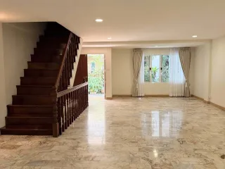 Casa en alquiler de 4 habitaciones en Sathon, Bangkok