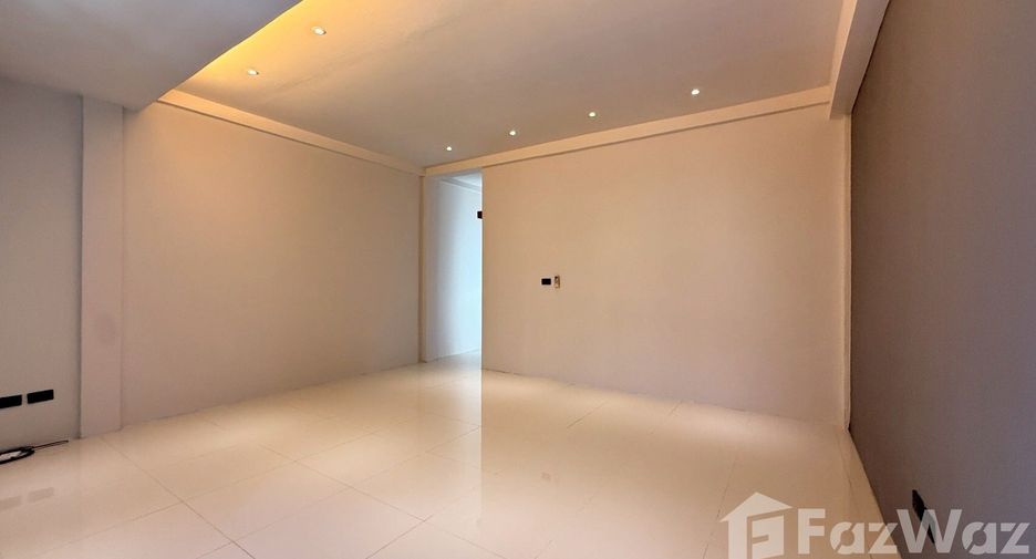 For rent 3 ベッドルーム townhouse in Wang Thonglang, Bangkok