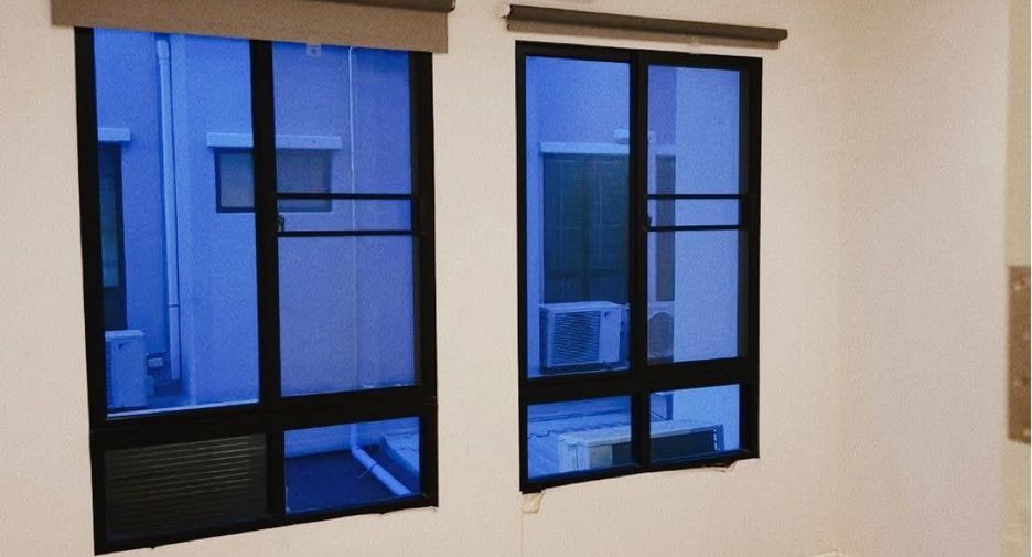 For rent 3 bedrooms townhouse in Thung Khru, Bangkok