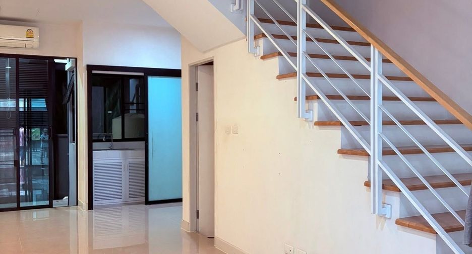 For rent 3 bedrooms townhouse in Thung Khru, Bangkok