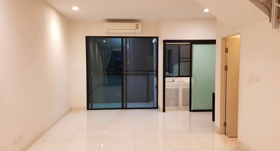 For rent 3 bedrooms townhouse in Thung Khru, Bangkok