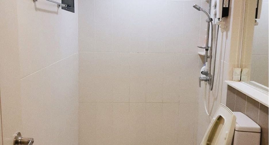 For rent 3 bedrooms townhouse in Thung Khru, Bangkok
