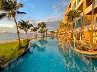 For sale 2 ベッドルーム condo in Bang Lamung, Chonburi