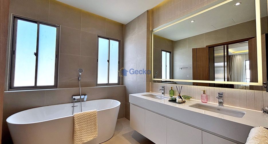 For sale 4 ベッドルーム house in Bang Lamung, Chonburi