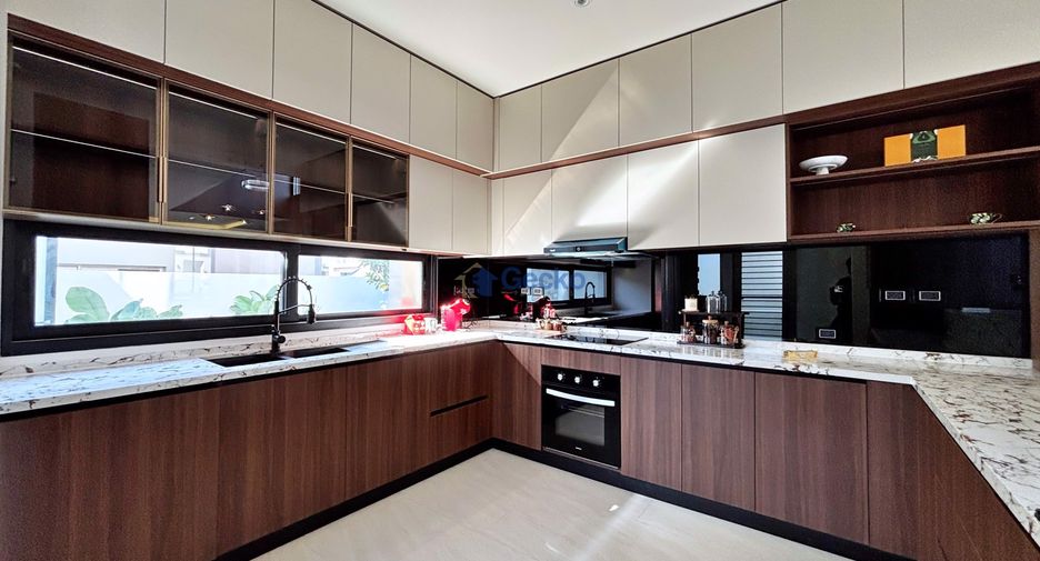 For sale 4 ベッドルーム house in Bang Lamung, Chonburi