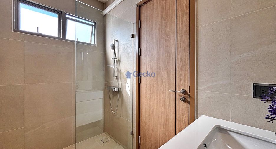 For sale 4 ベッドルーム house in Bang Lamung, Chonburi