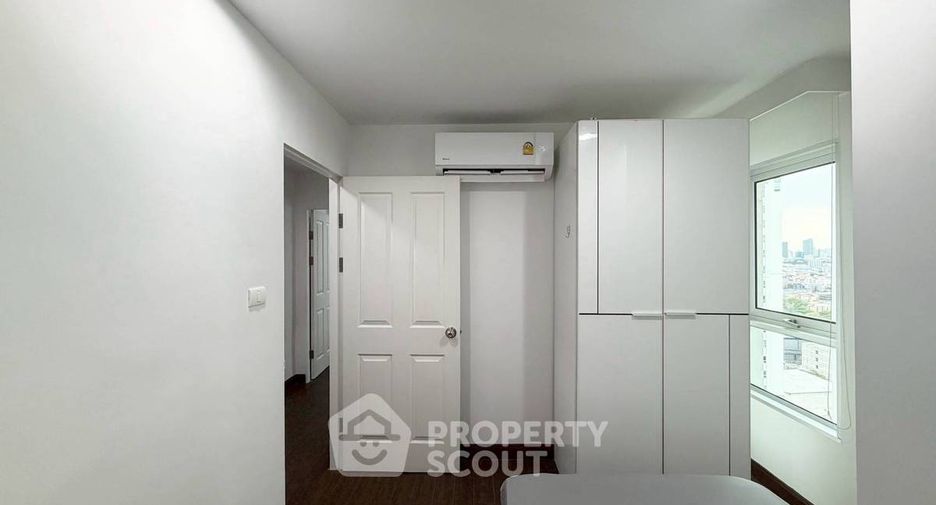 For rent 2 bedrooms condo in Huai Khwang, Bangkok
