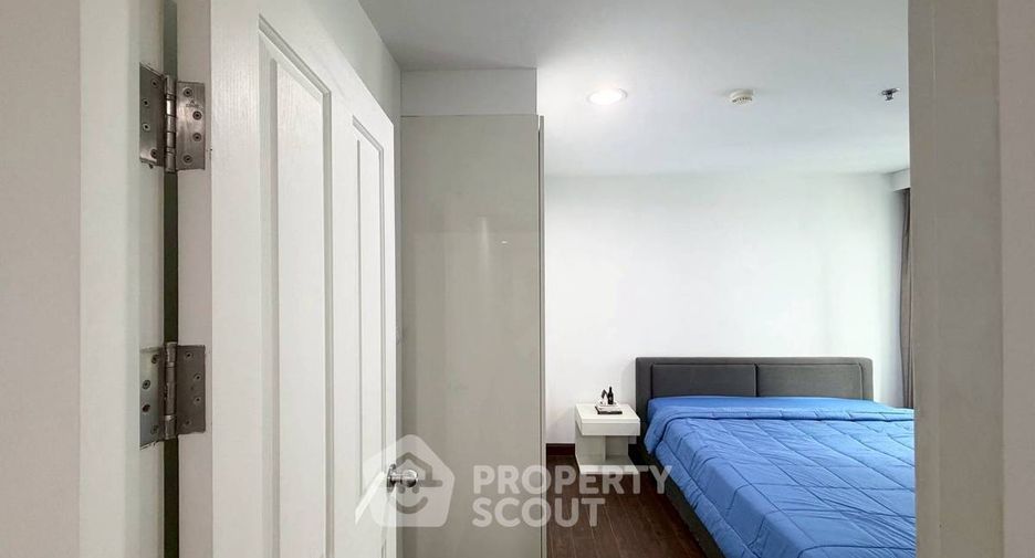 For rent 2 bedrooms condo in Huai Khwang, Bangkok