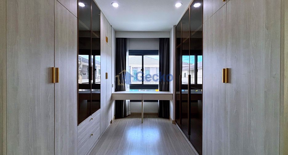 Casa en venta de 4 habitaciones en Bang Lamung, Chonburi