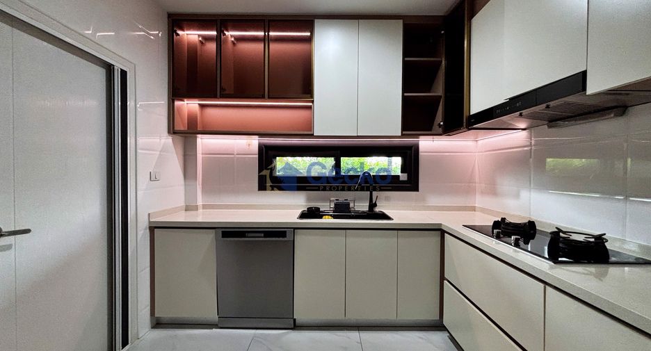 Casa en venta de 4 habitaciones en Bang Lamung, Chonburi