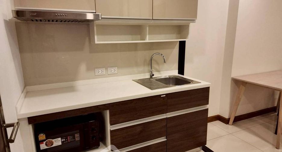 Condo en alquiler de 1 habitaciones en Khlong San, Bangkok