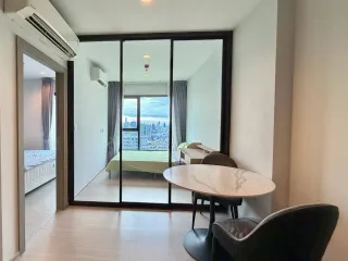 Condo en alquiler de 2 habitaciones en Huai Khwang, Bangkok